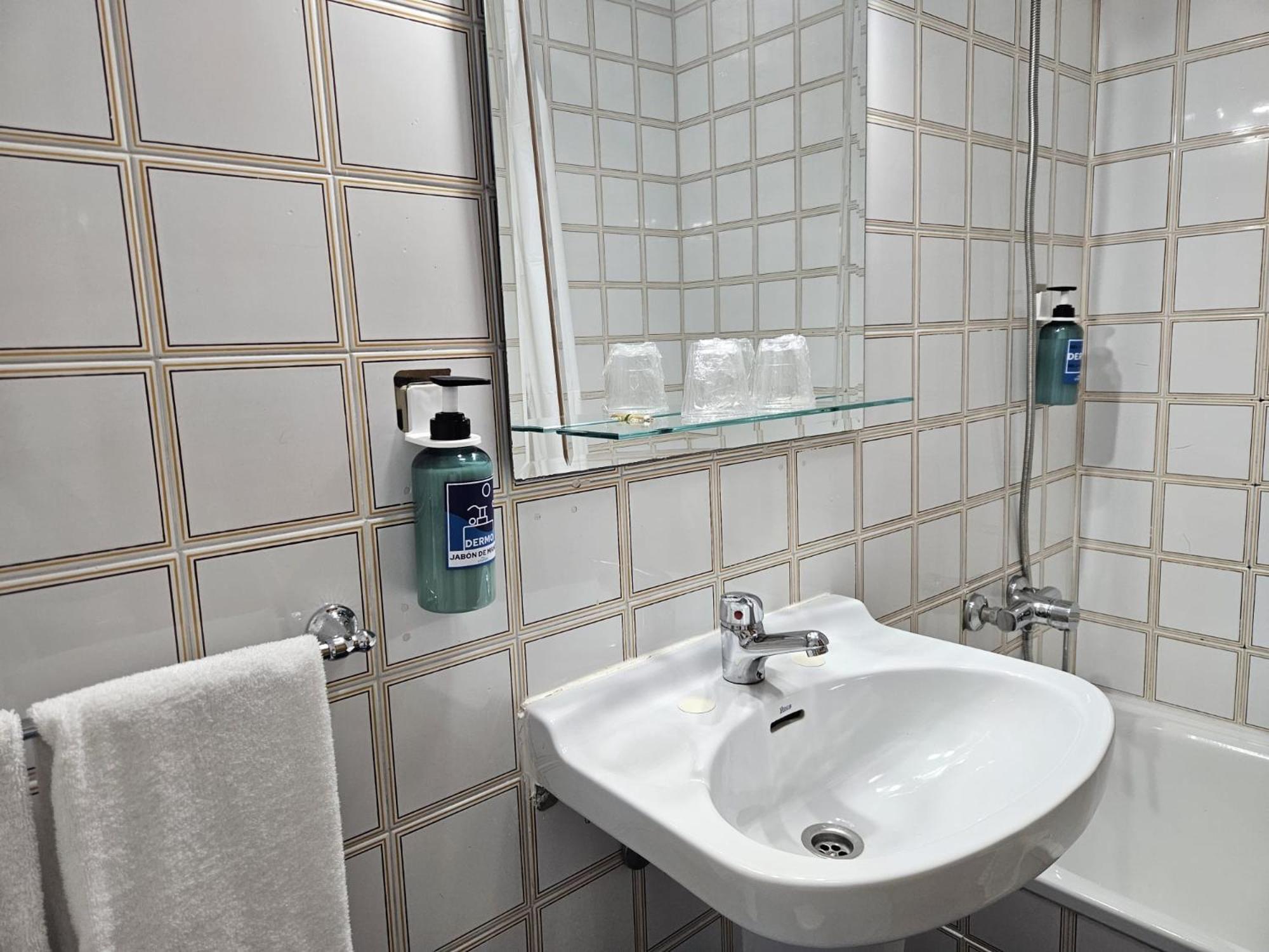 Hotel San Vicente - Centro Playa Conil De La Frontera Ngoại thất bức ảnh